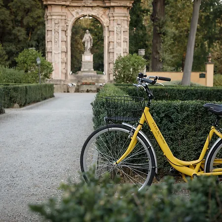 Four Seasons Hotel 5*