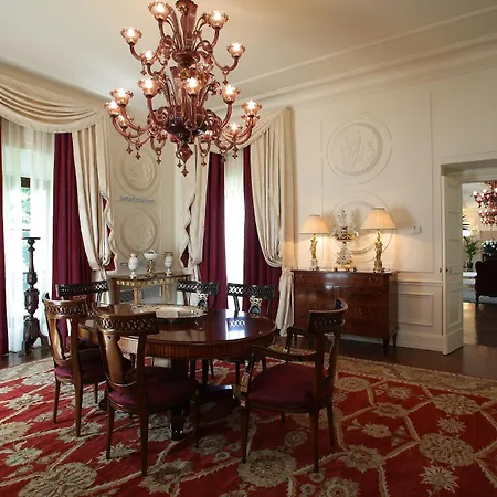 Отель Four Seasons 5*