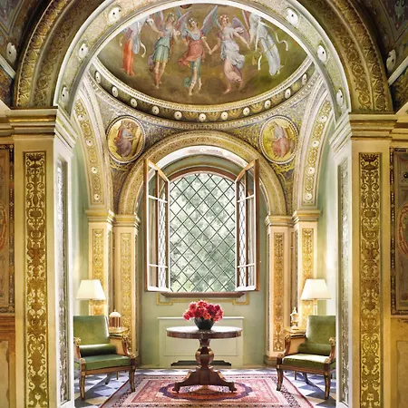Four Seasons Отель