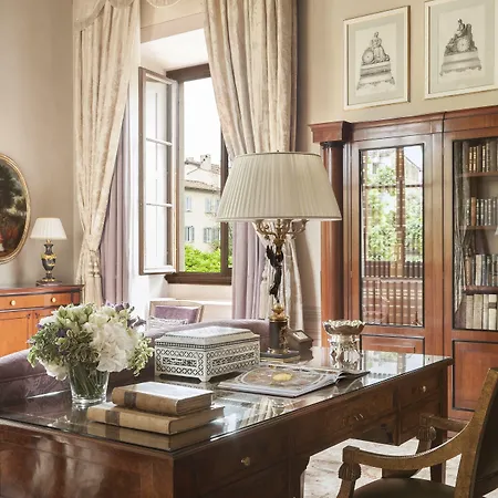 Four Seasons Hotel 5*