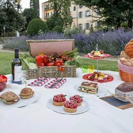 Four Seasons Hotel 5*