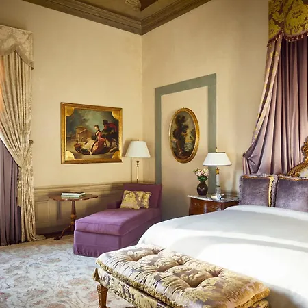 Four Seasons Szálloda 5*