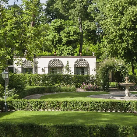 Four Seasons Hotel